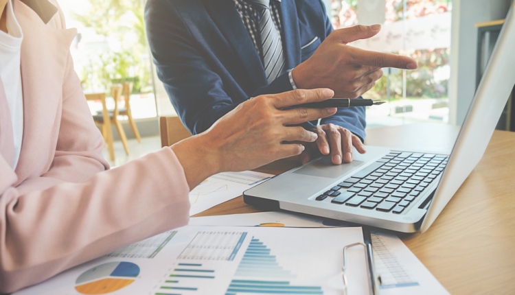 3 Reasons Your Small Business Should Hire an Accountant